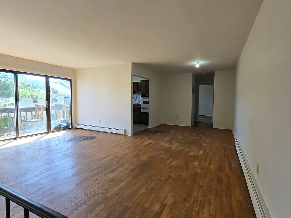 204 Sneden Pl W #204