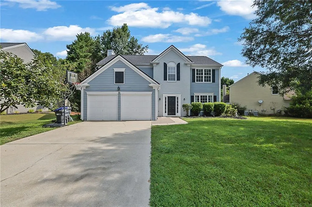 4 bed, 2.5 bath, 2352 sqft, $2,750 — Photo 2