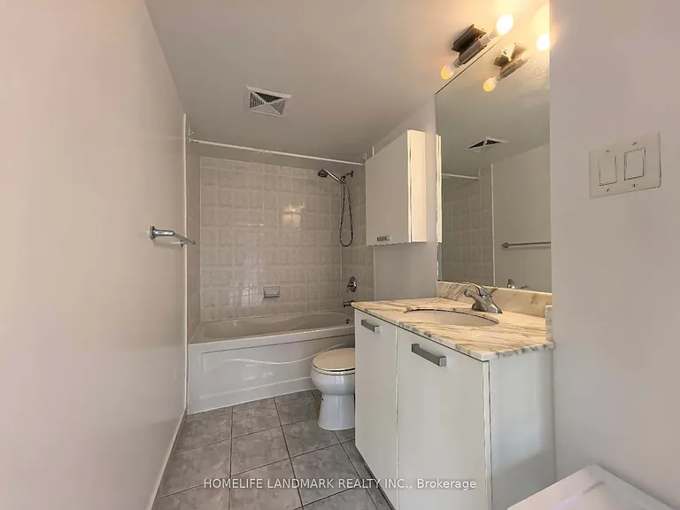 38 Grenville St #1403 — Photo 10