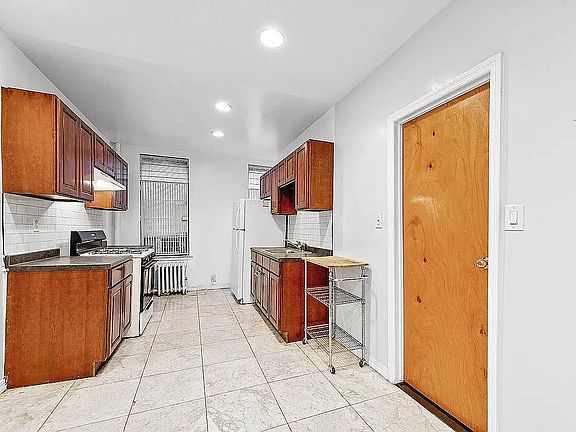 4th image of 2016 2nd Ave APT 2