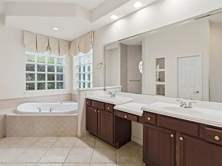 8310 Tivoli Dr — Photo 13