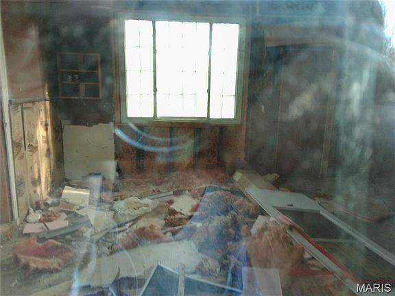 5th image of 305 S Main St