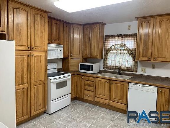 5th image of 232 N Holiday Ave
