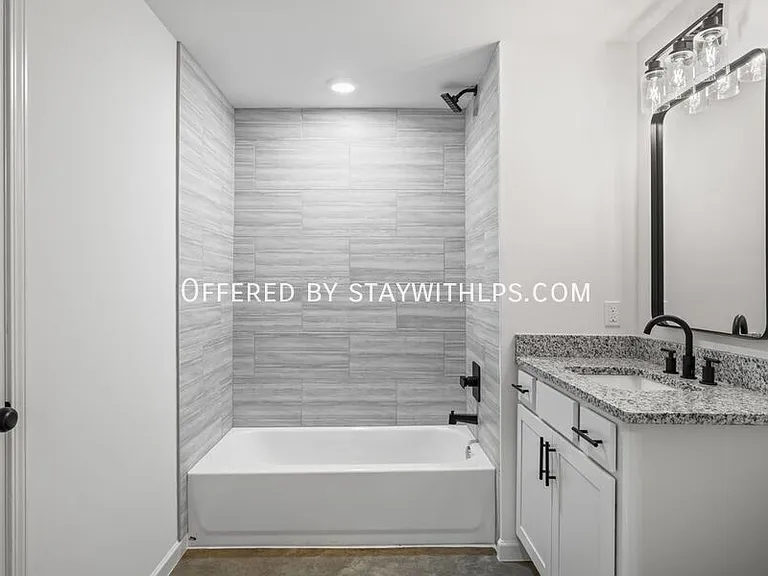 1571 Court Ave #102 — Photo 20