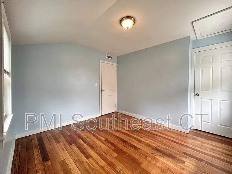 60 Hawthorne Dr — Photo 10