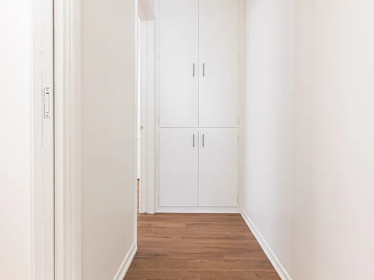 Gayley Manor Apartments — Photo 20
