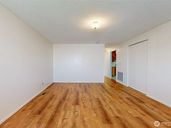 3rd image of 1554 E Alder Street