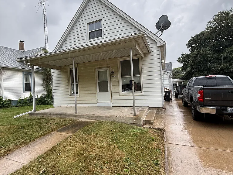 1001 E Olive St — Photo 1