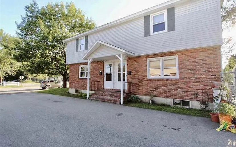3 bed, 1200 sqft, $2,600 — Photo 3