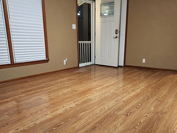 4th image of 1113 W Moody Ln
