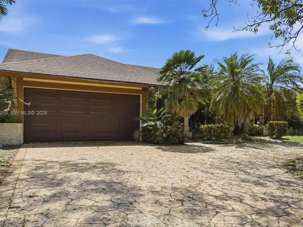 8230 SW 55th Ct, Davie, FL 33328