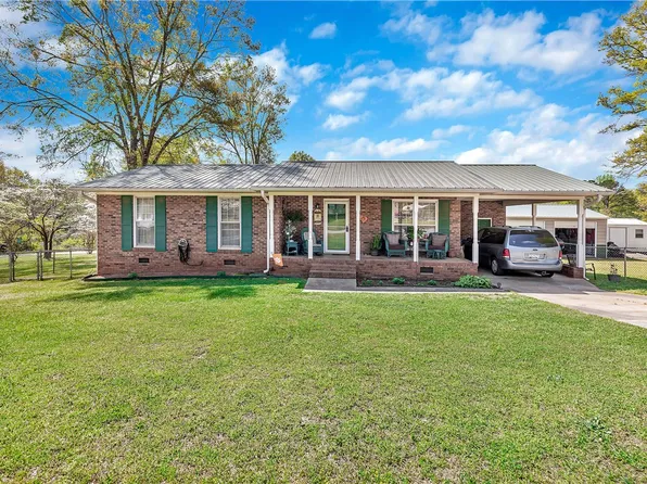 303 Meadow Dr, Seneca, SC 29678