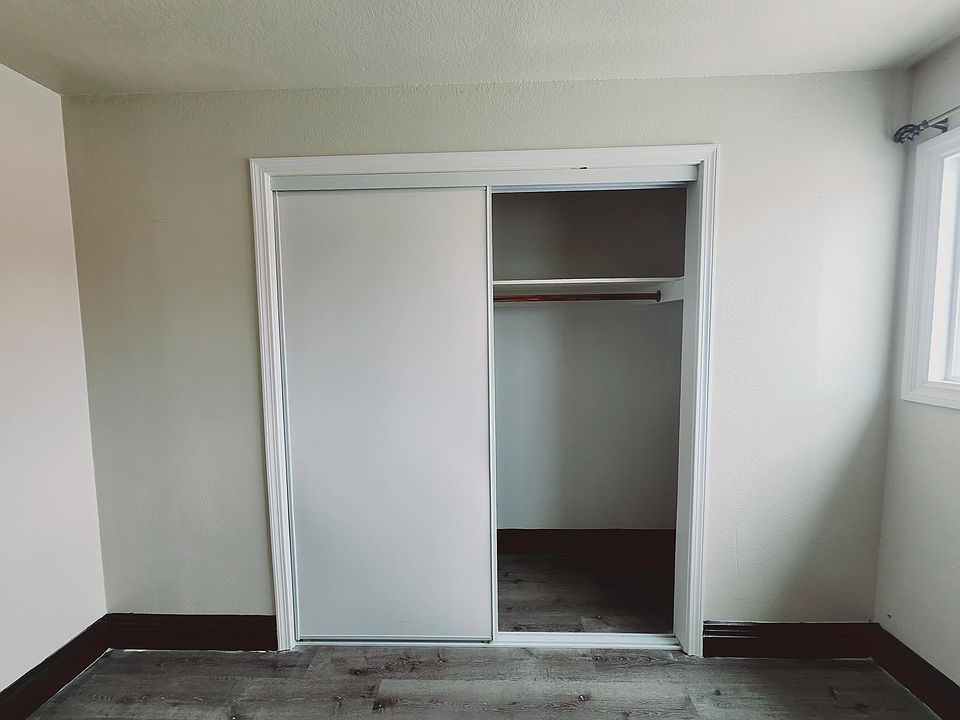 Closet Bedroom 1