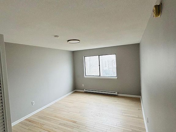 3rd image of 543 Woodward Ave #11321703