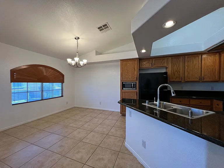 5561 Anticipation Ct — Photo 6