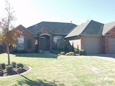 1st image of 2224 Oak Dr