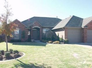 2224 Oak Dr, Moore, OK 73170
