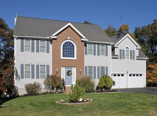 29 Snowy Owl Ln, Worcester, MA 01605