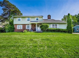 78 Woodbury Dr, Lockport, NY 14094