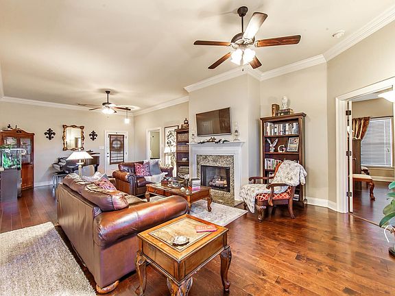 2nd image of 187 Carriage Way