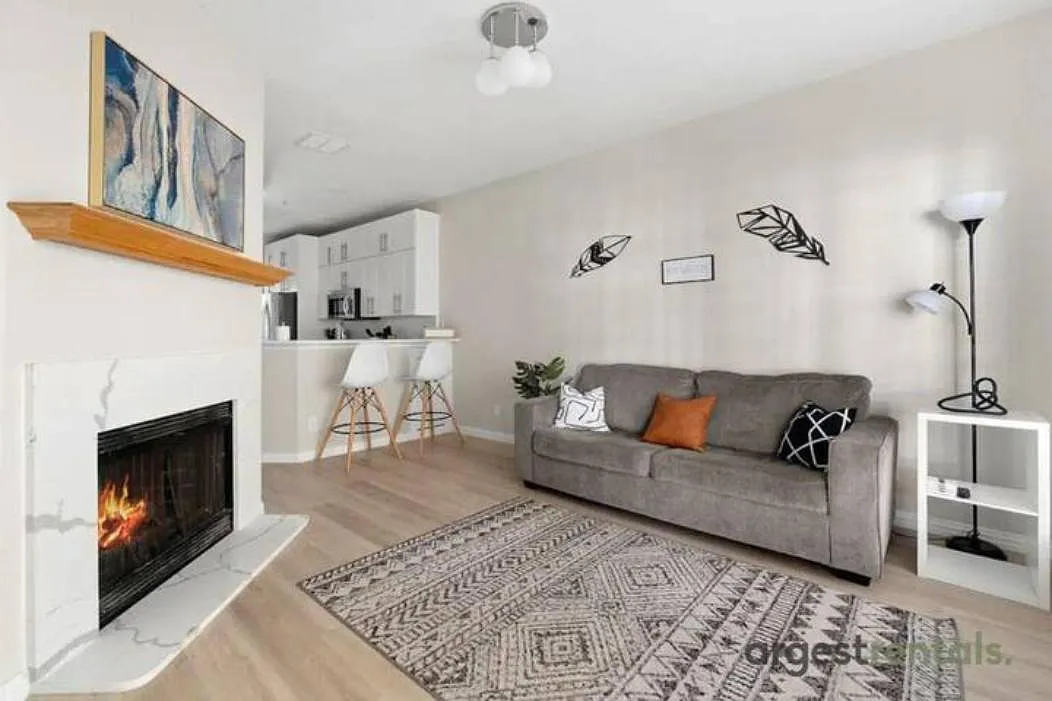 2 bed, 874 sqft, $4,500 — Photo 3