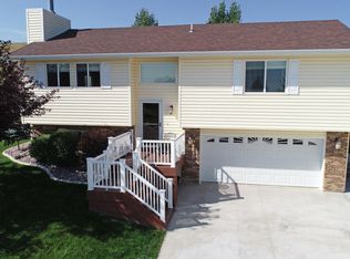 810 Fairway Dr, Gillette, WY 82718