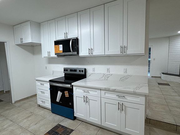 4th image of 1863 Avocado Ave