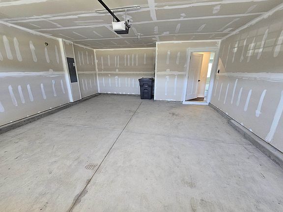 3rd image of 921 Blue Willow Ct