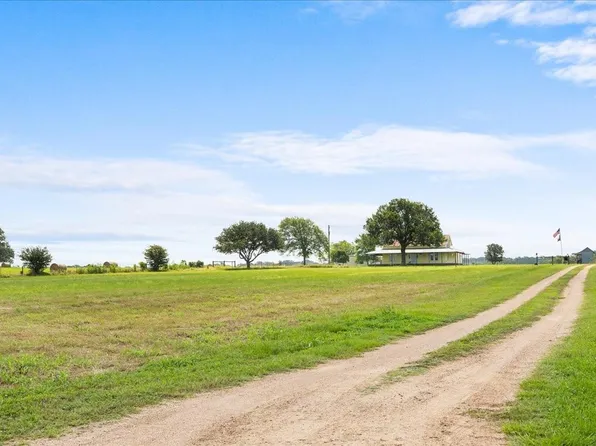 7616 Waldeck Cemetery Rd, Round Top, TX 78954