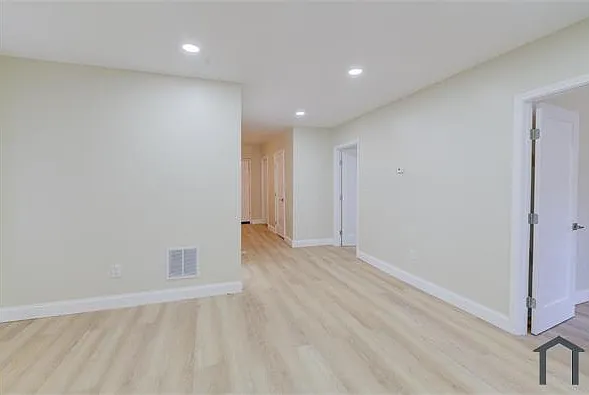 3 bed, 1179 sqft, $1,690 — Photo 2