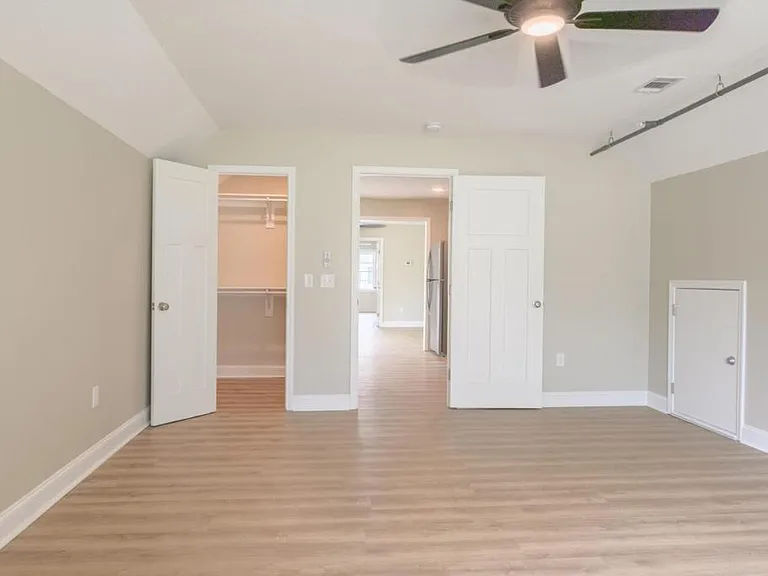 214 S College St #4 — Photo 7