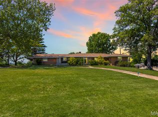10000 Stonell Dr, Saint Louis, MO 63123