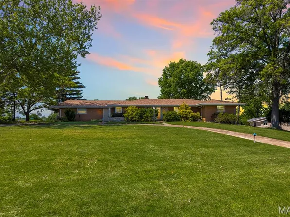 10000 Stonell Dr, Saint Louis, MO 63123