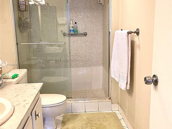 4th image of 1200 NE Miami Gardens Dr APT 806W