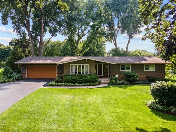 03N269 E Mary Ln, Saint Charles, IL 60175