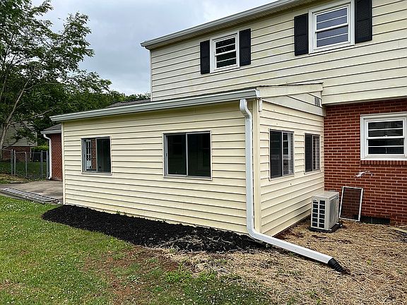 4th image of 3204 Hartley Cir