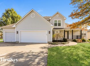 819 Trailway Dr, Raymore, MO 64083