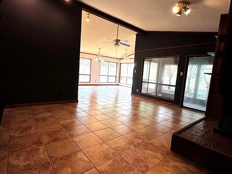2506 Valley Dr — Photo 8