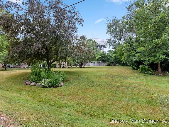 2nd image of 1735 Sherwood Dr SE