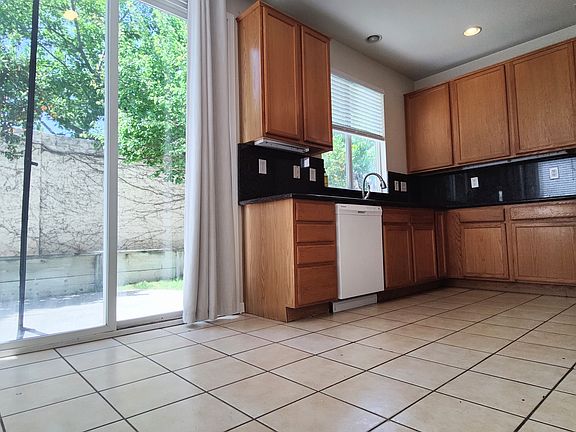 3rd image of 5780 Idlewood St