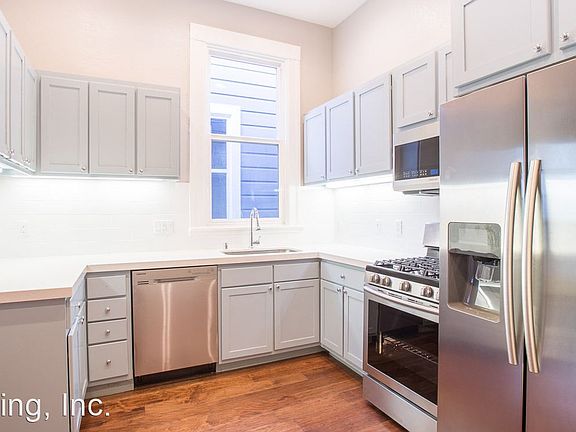 2nd image of 142 Noe St