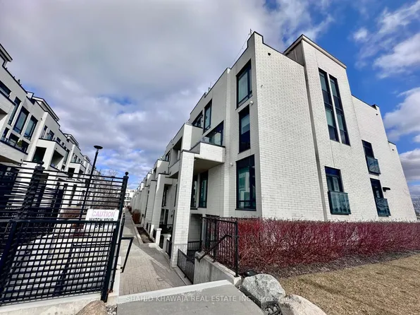 138 Widdicombe Hill Blvd #723, Toronto, ON M9R 0A9