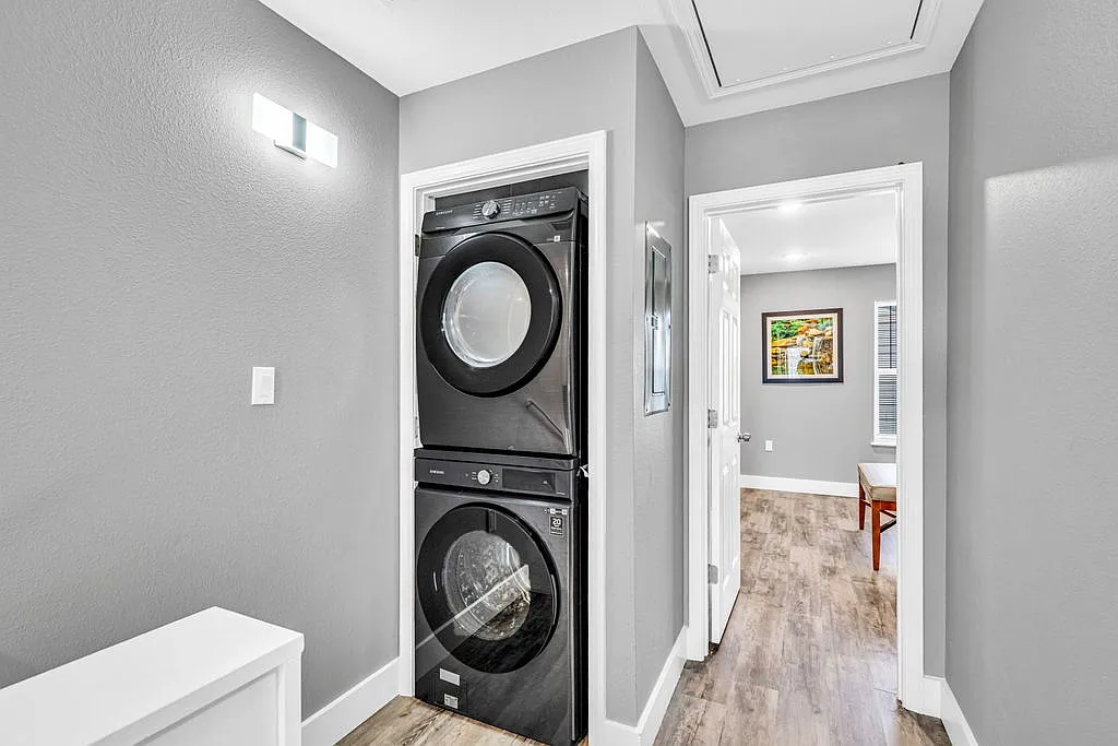 2 bed, 2.0 bath, 1500 sqft, $2,970 — Photo 2