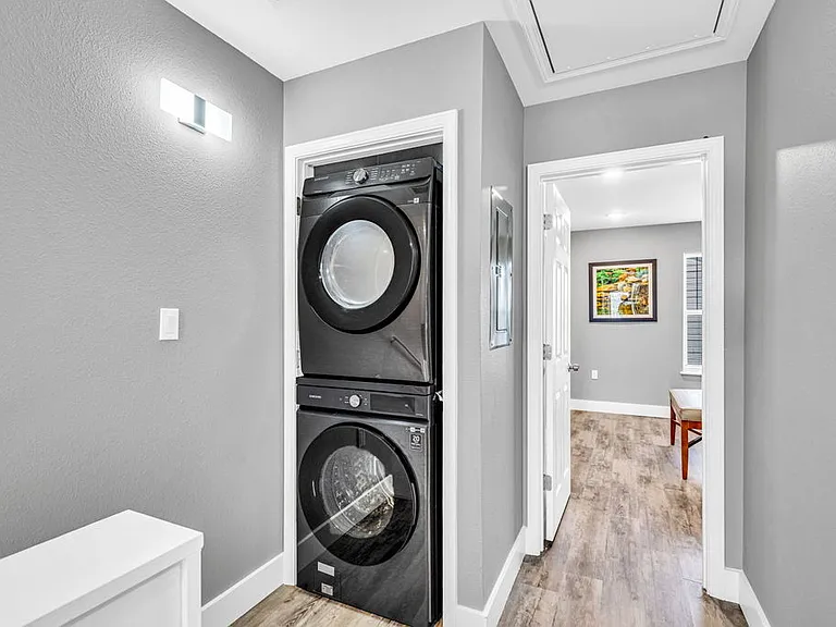 112 E Orchard Loop — Photo 2