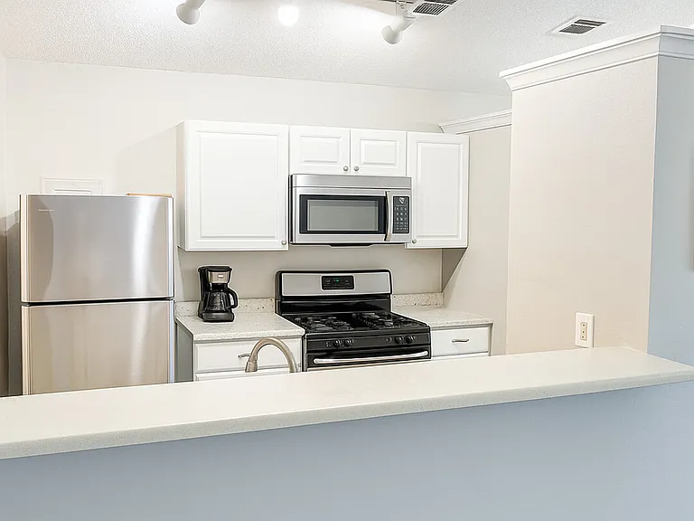 Leeann Dr — Photo 10