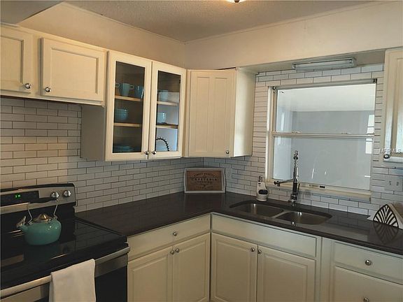 5th image of 1050 Landmark Ln