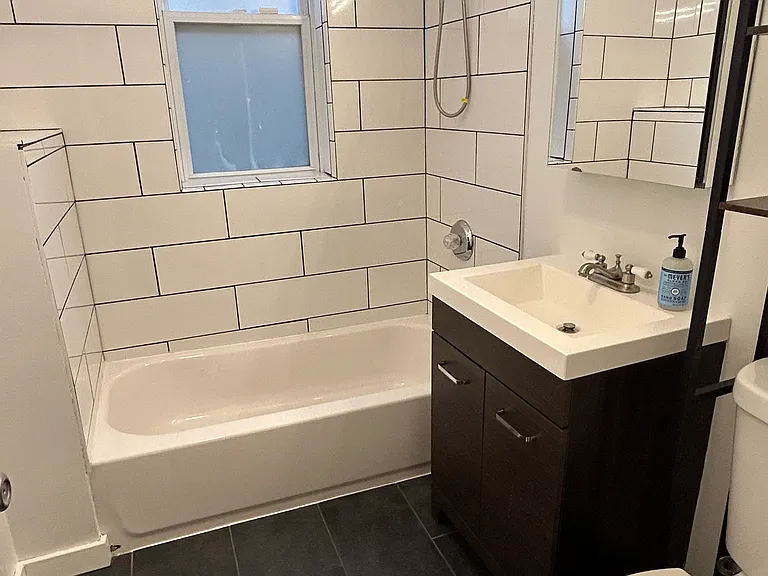 732 N Troy St #1 — Photo 6
