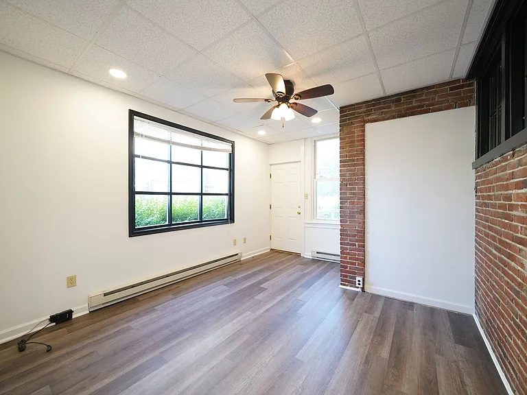 402 N Church St — Photo 5