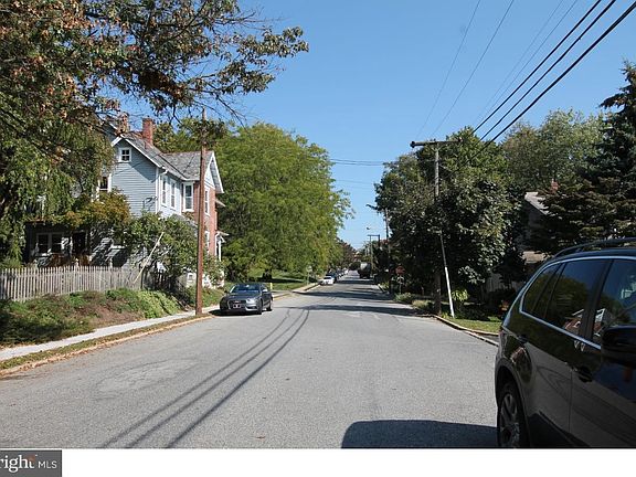 2nd image of 414 W Linden St