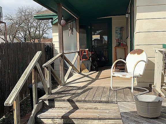 4th image of 203 Bluebonnet Dr